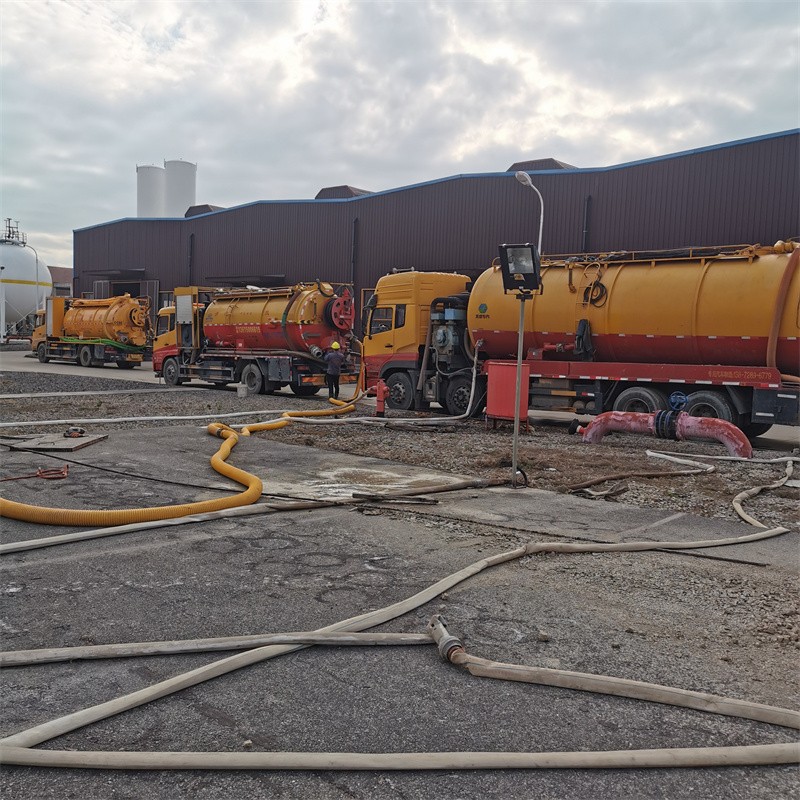 王下乡污水池清理